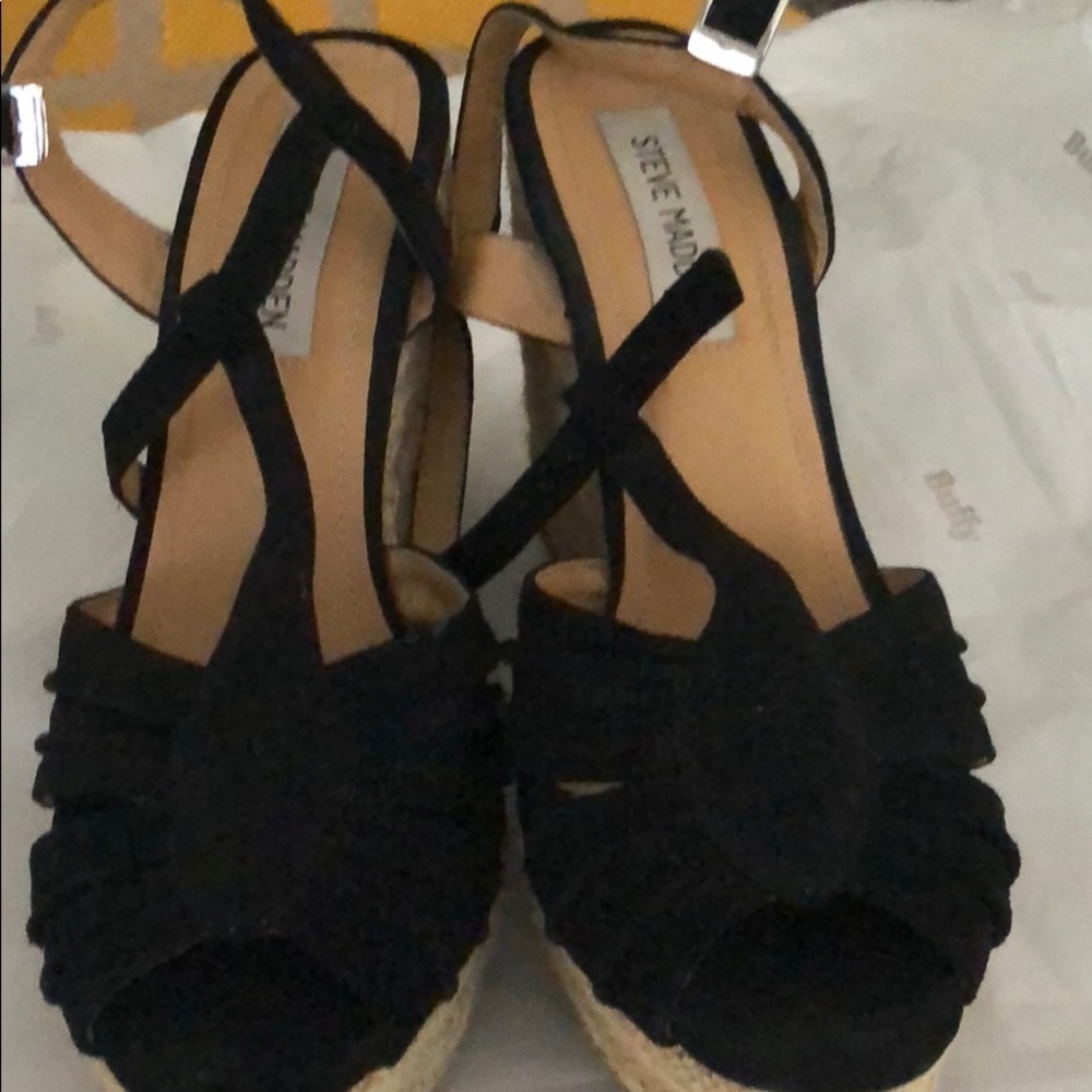 Steve Madden sued wedges